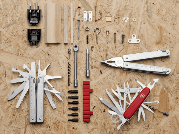 verschiedene victorinox tools multi tool siwss tool mit werkzeuge und ersatzteile und swiss champ taschenmesser rot