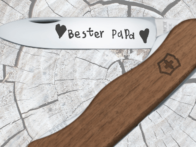 großes-taschenmesser-handschriftliche-gravur-holz
